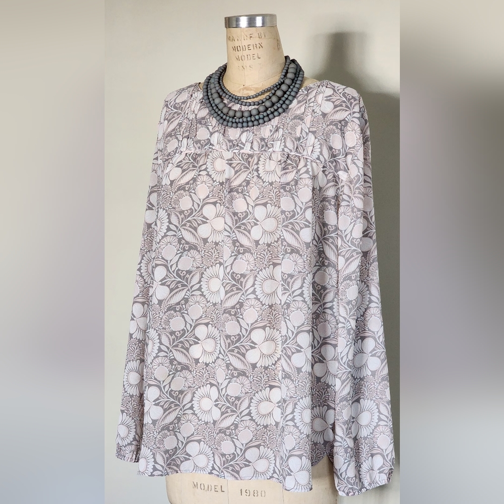 LOFT Breezy summer top with pleates